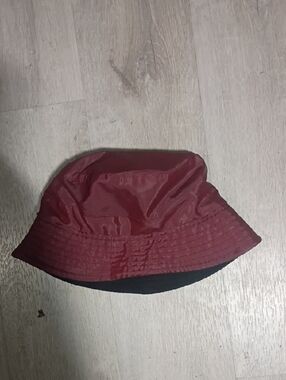 Reversible Bucket Hat in Burgundy and Black
